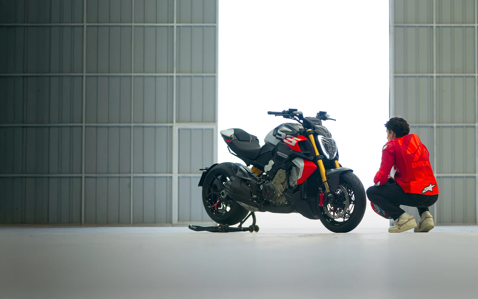 DUCATI OKAZAKI ドゥカティ正規ディーラー ドゥカティ岡崎